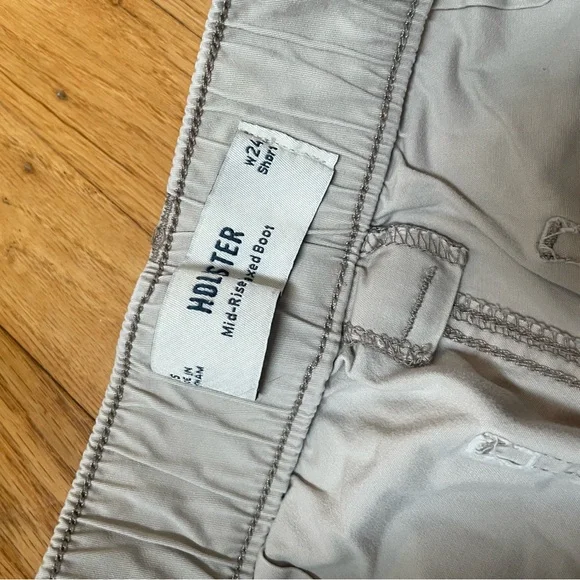 Hollister Mid rise Relaxed Cargo Pants - Picture 12 of 16